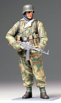 Tamiya 1/16 WWII German Infantryman Plastic Model 36304
